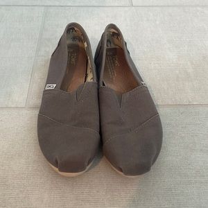 Tom’s flats size 9